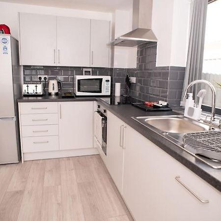 Maisy Lodge - Two Bed Lux Flat - Parking, Netflix, Wifi - Close To Blenheim Palace & Oxford - F2 Kidlington Bagian luar foto