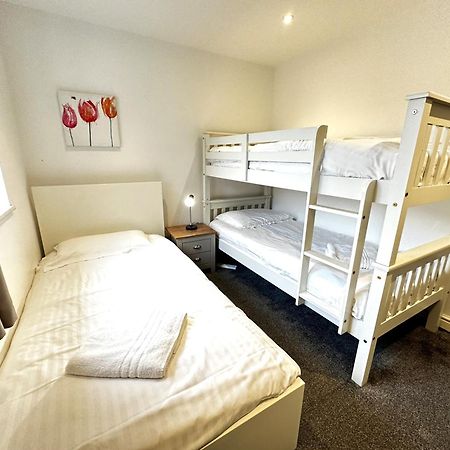 Maisy Lodge - Two Bed Lux Flat - Parking, Netflix, Wifi - Close To Blenheim Palace & Oxford - F2 Kidlington Bagian luar foto