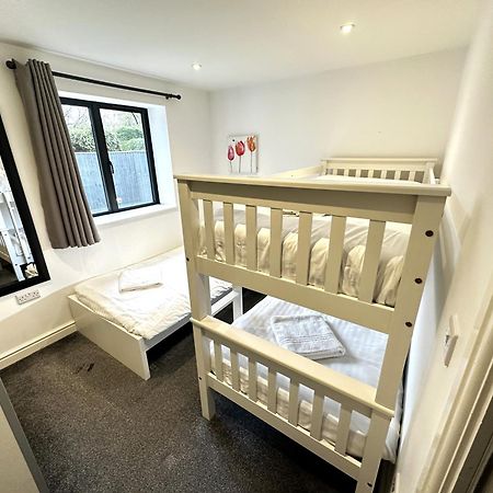Maisy Lodge - Two Bed Lux Flat - Parking, Netflix, Wifi - Close To Blenheim Palace & Oxford - F2 Kidlington Bagian luar foto
