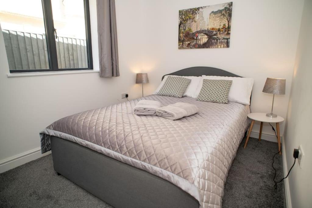 Maisy Lodge - Two Bed Lux Flat - Parking, Netflix, Wifi - Close To Blenheim Palace & Oxford - F2 Kidlington Bagian luar foto