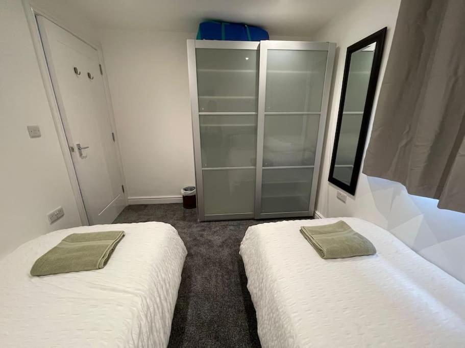 Maisy Lodge - Two Bed Lux Flat - Parking, Netflix, Wifi - Close To Blenheim Palace & Oxford - F2 Kidlington Bagian luar foto