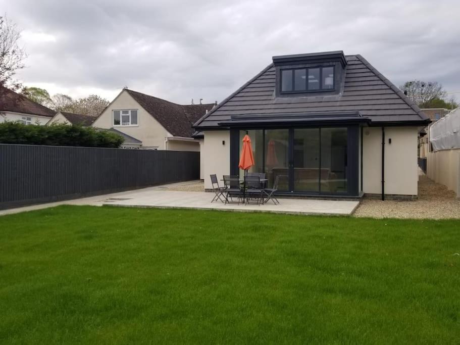 Maisy Lodge - Two Bed Lux Flat - Parking, Netflix, Wifi - Close To Blenheim Palace & Oxford - F2 Kidlington Bagian luar foto